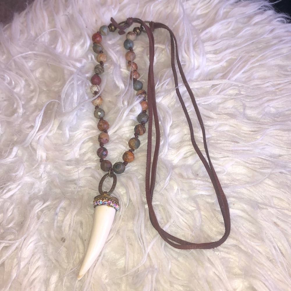 Long necklace with horn